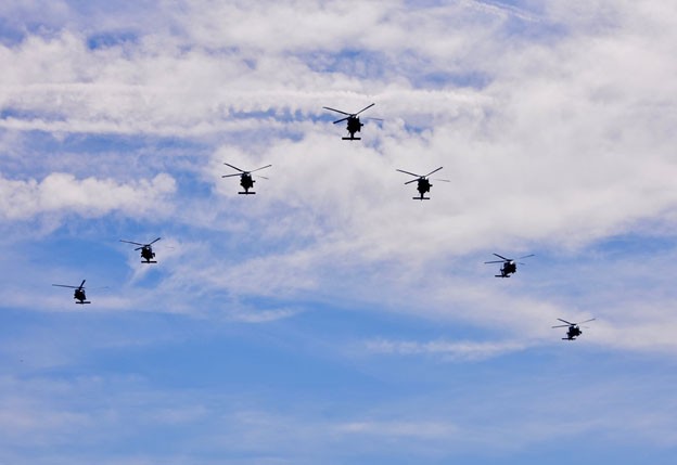 helos in formation